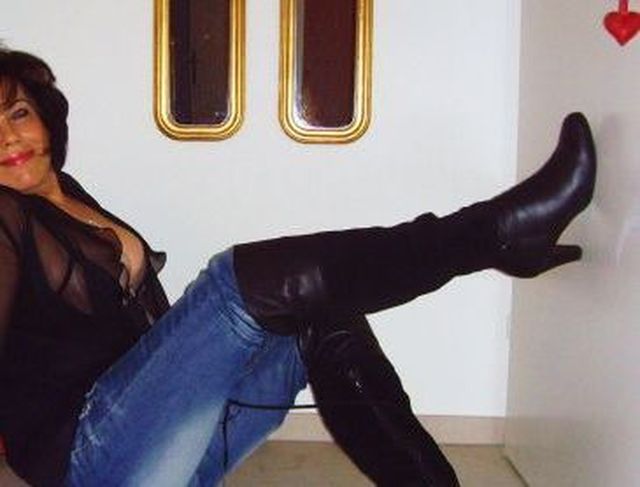 Deneuve63 - Geschäftsfrau möchte Mann finden! JETZT! 