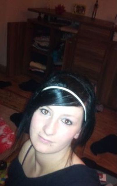 AngelBabe - Junge Hausfrau sucht Sex!