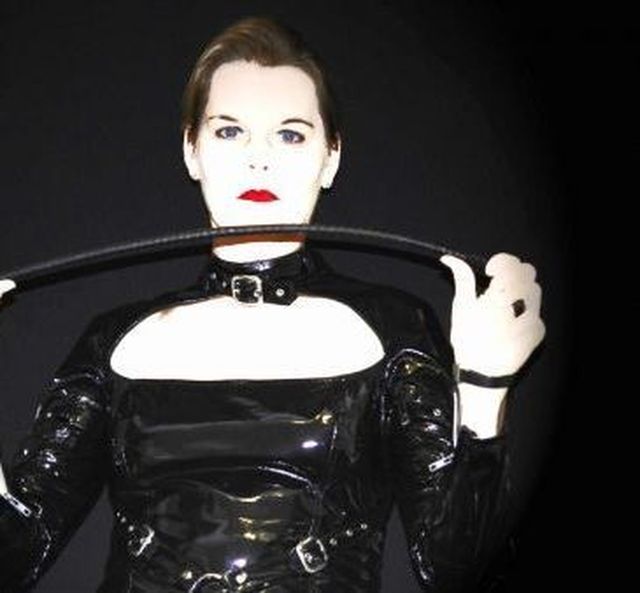 RichDomina - Dominante Frau sucht Zögling!