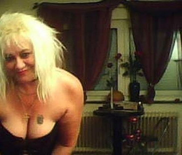 Stringtanga52 - Obwohl ich älter bin, trage ich gerne sexy Unterwäsche! 