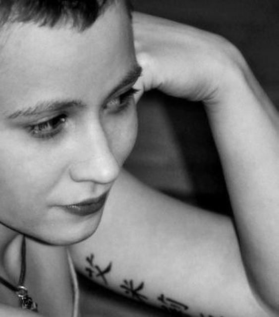 Biene28 - Genf: junge Frau sucht Mann bis 40 oder 45.