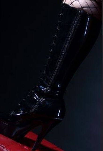 Korsett - Dominante Straps- und Dessous-Lady!