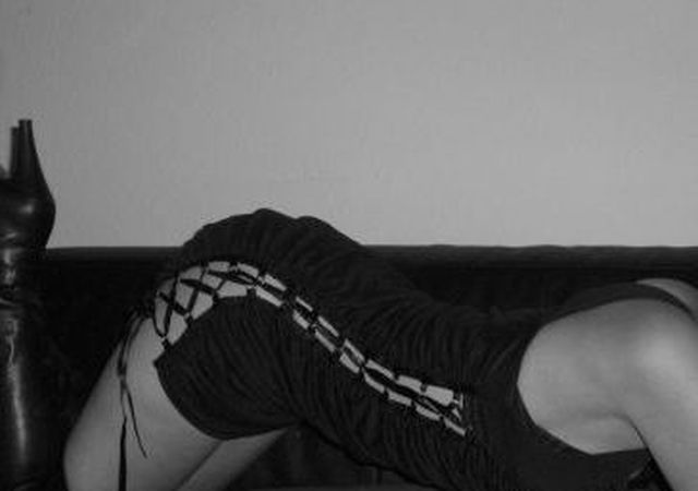 BlackWHITE - Schwarzhaarige Frau sucht blonden Mann!