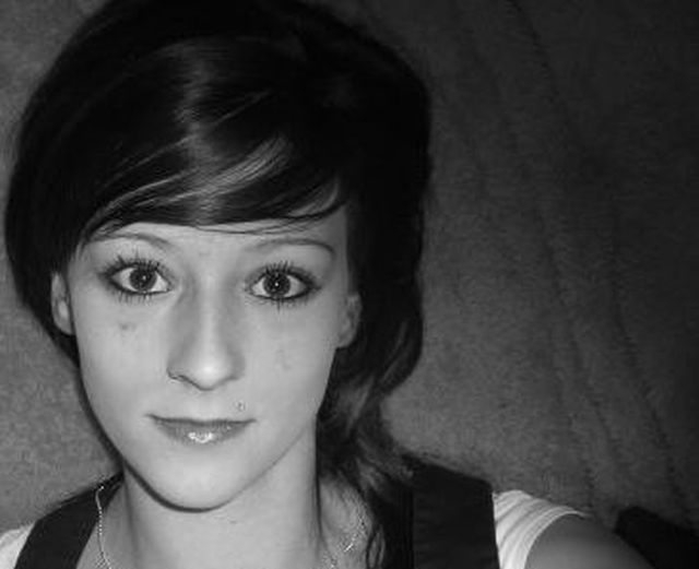 Prada27 - Junge Frau sucht Mann oder Paar!