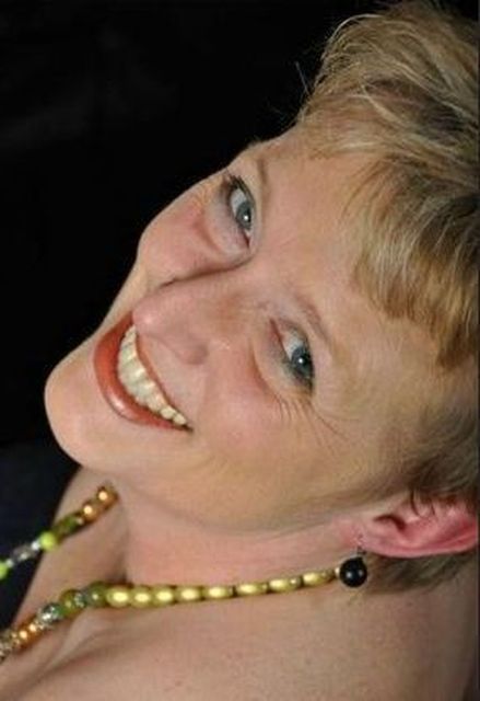 Elke48nett - Gibt es hier auch Männer unter 50?