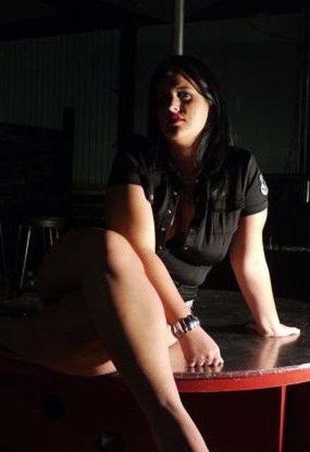 DieUnzaehmbare - Geschäftsfrau sucht (Irr)Sinn des Lebens!