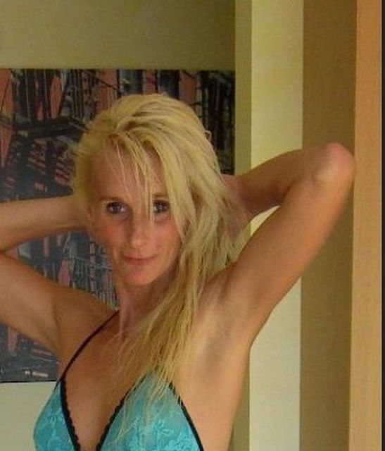 Pokerface - Ältere Blondine will wieder jung sein!