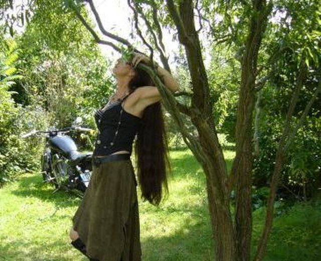 Luminata58 - Reiche, dominante Frau sucht Mann, der sie bändigen kann!