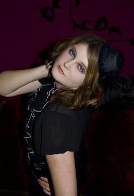 Monique32 - Mutter zweier Kinder sucht Mann! 